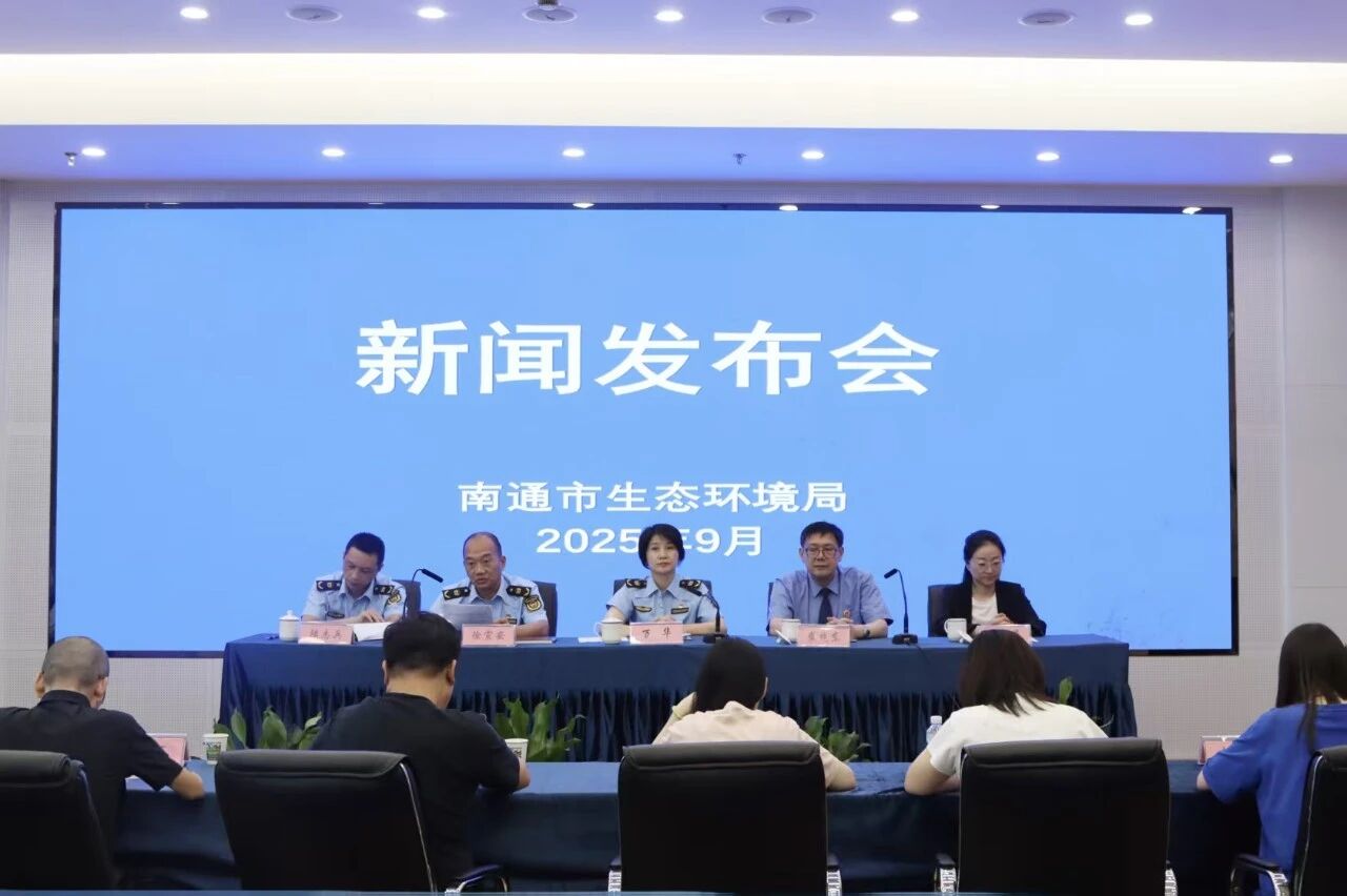 新闻发布会.jpg 新闻发布会.jpg